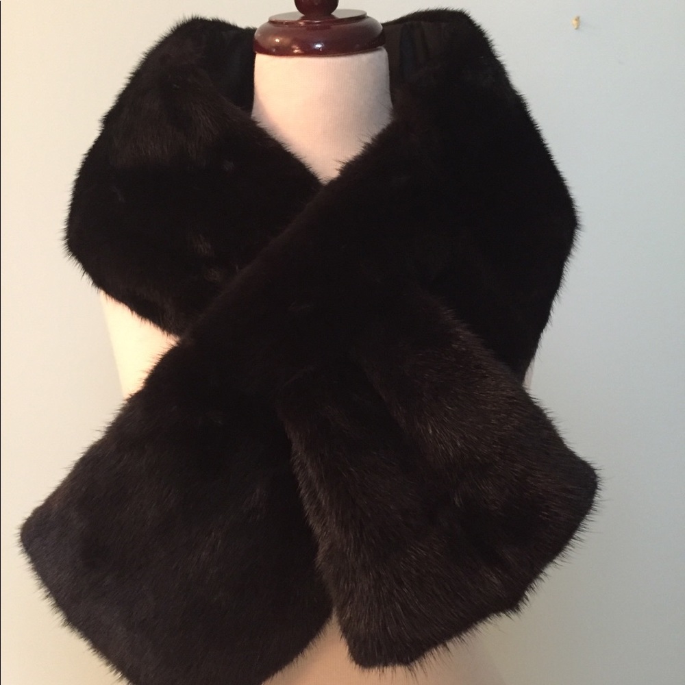 Luxurious Carlisle Collection Black Mink Scarf NWT